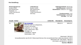 Screenshot einer Bestellbestätigung in einem Gambio-Shop. Oben Rechnungsadresse und Lieferadresse (bumbio GmbH, Max Mustermann, Bumbiostr. 13, 12345 Entenhausen, Germany) sowie Angaben zur Zahlungsart Rechnung, Bestellnummer 201916227, Bestelldatum 20. August 2025, Kundennummer x123, Telefonnummer 123456789. Darunter die Bestellübersicht: 1x Massagesessel „Der Imperator“ in Lederfarbe Cognac, Lieferzeit ca. 3–4 Tage, ohne USB-Ladebuchse, mit Montage, ohne Heizfunktion. Einzelpreis 999,00 €, Gesamtpreis 999,00 €. Unten Gesamtsumme 999,00 € inkl. 19 % MwSt., versandkostenfrei.