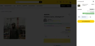 Screenshot eines Gambio-Onlineshops mit der Produktseite der ‚Outdoor-Jacke Stuttgart 21‘. Rechts ist der Mini-Warenkorb geöffnet, der einen Artikel im Wert von 149,00 € zeigt. Der Gesamtbetrag enthält 19 % MwSt. in Höhe von 23,79 €. Ein Hinweis informiert über kostenlosen Versand ab 50 €. Darunter erscheint eine Warenkorb-Bestätigung mit dem Text ‚Gute Wahl!‘ und ein Button mit der Aufschrift ‚Zum Warenkorb‘.
